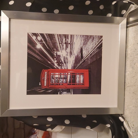 Beautiful pic of old time phone booth - Picture 5 of 7